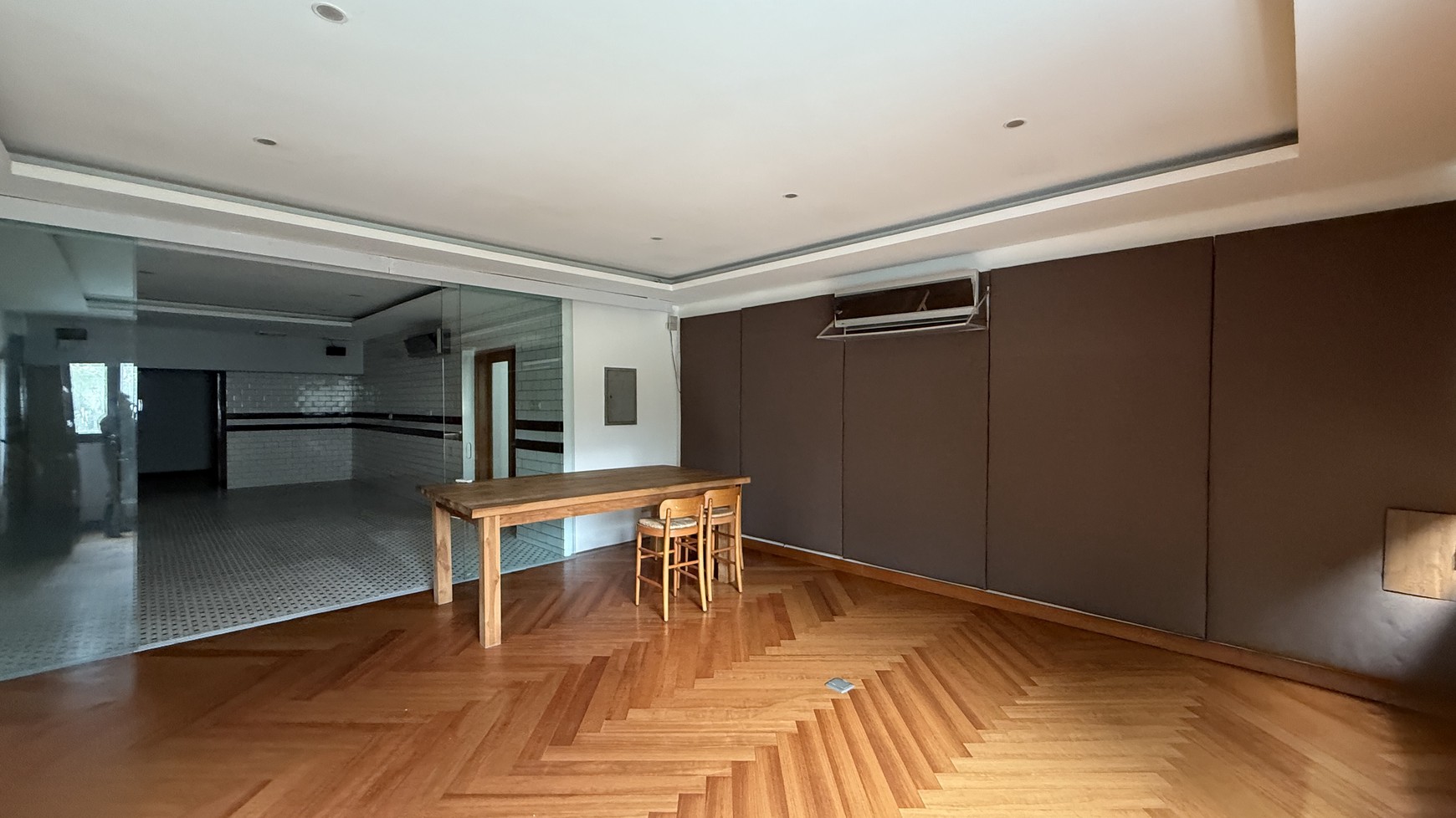 BEAUTIFUL AND MODERN HOUSE AT MEGA KUNINGAN AREA