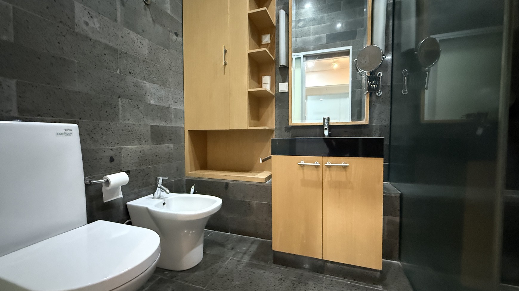 BEAUTIFUL AND MODERN HOUSE AT MEGA KUNINGAN AREA