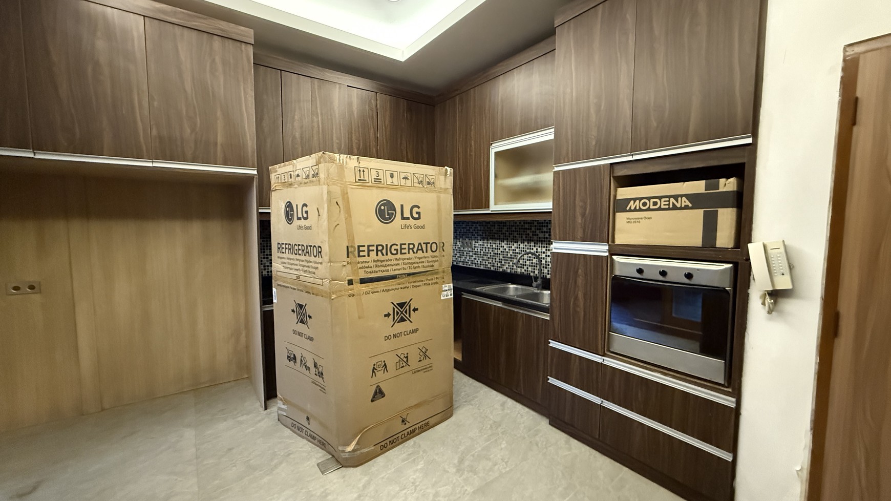 BEAUTIFUL AND MODERN HOUSE AT MEGA KUNINGAN AREA