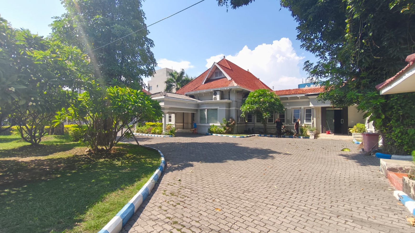 Tanah dan Bangunan Strategis dan Sangat Potensial di Jl. Darmo, Surabaya pusat kota raya Darmo, Surabaya pusat,Dekat tunjungan plaza surabaya pusat