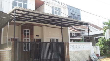Rumah di Ketintang Madya Kencana Surabaya Selatan, 2.5 Lantai, SIAP HUNI - MG -