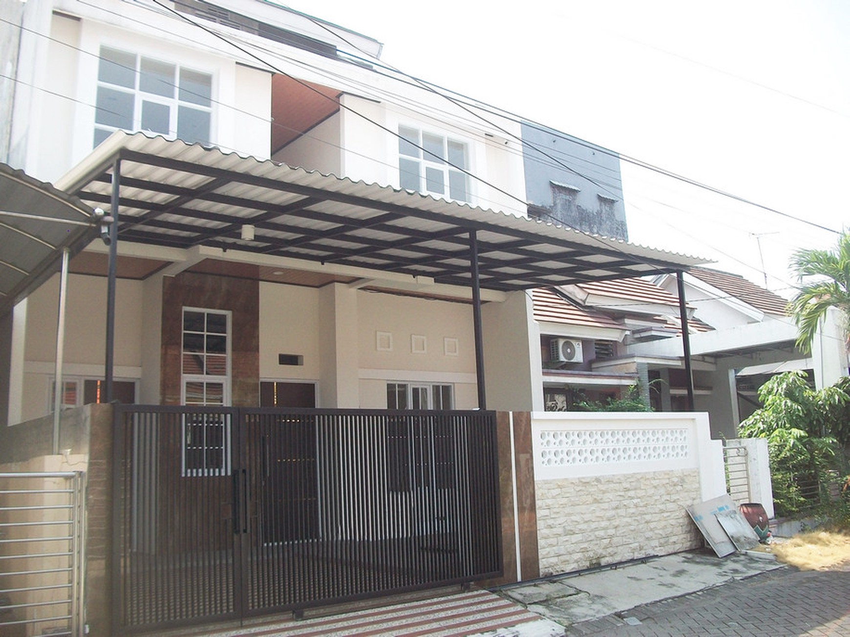 Rumah di Ketintang Madya Kencana Surabaya Selatan, 2.5 Lantai, SIAP HUNI - MG -