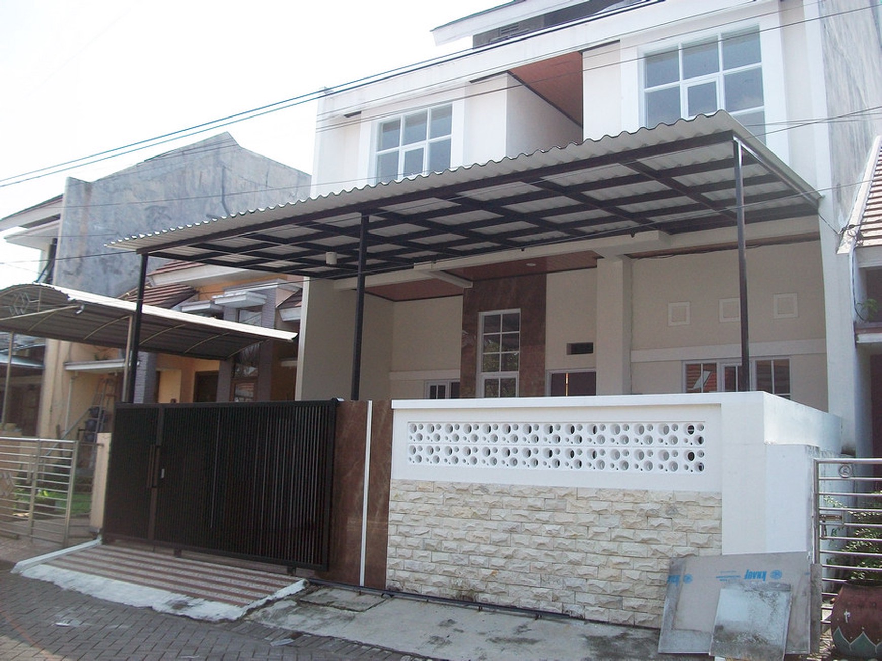 Rumah di Ketintang Madya Kencana Surabaya Selatan, 2.5 Lantai, SIAP HUNI - MG -