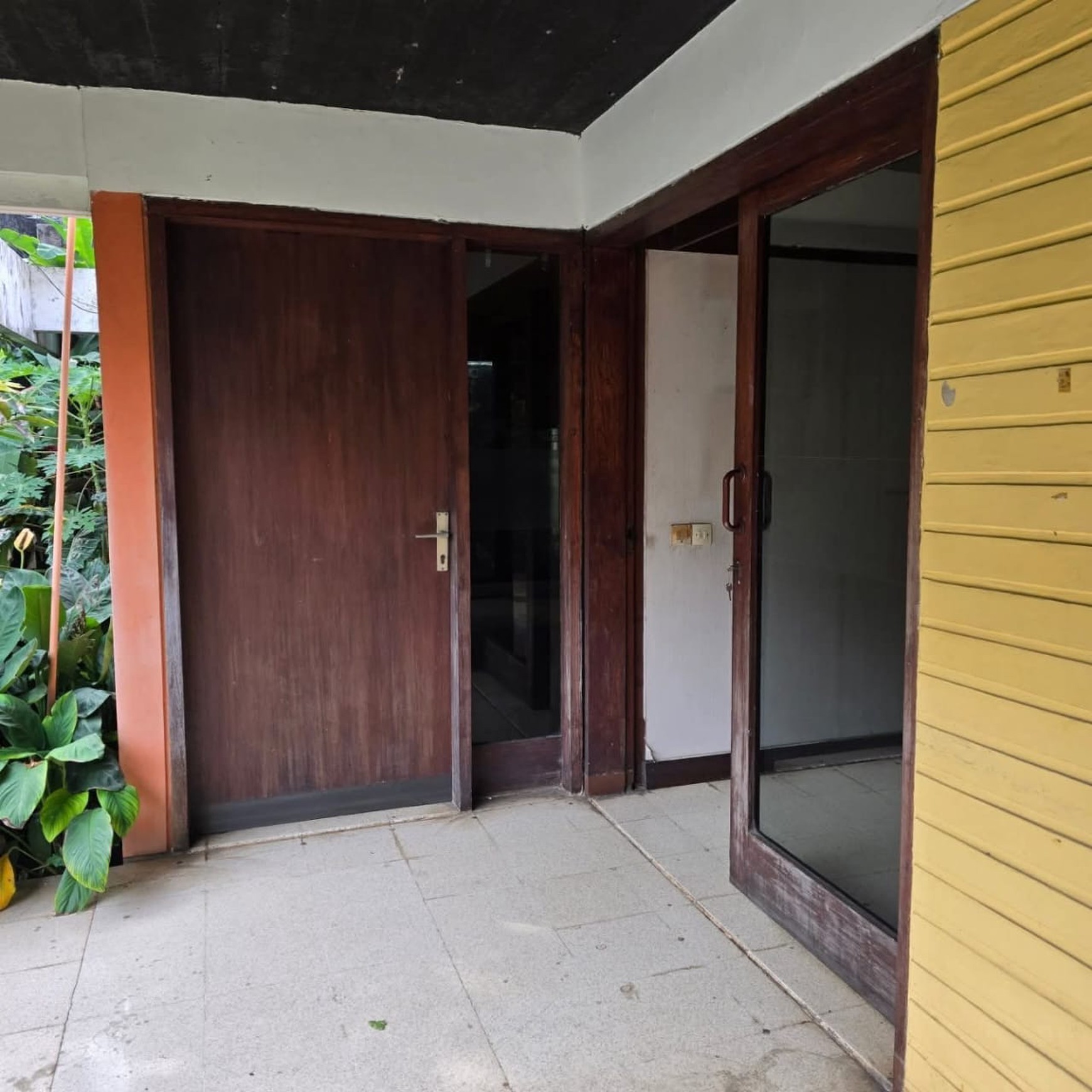 DIJUAL RUMAH HITUNG TANAH JALAN TEBET DALAM JAKARTA SELATAN