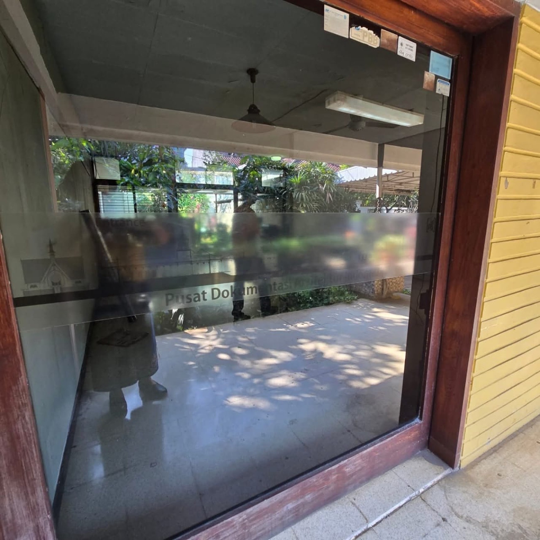 DIJUAL RUMAH HITUNG TANAH JALAN TEBET DALAM JAKARTA SELATAN
