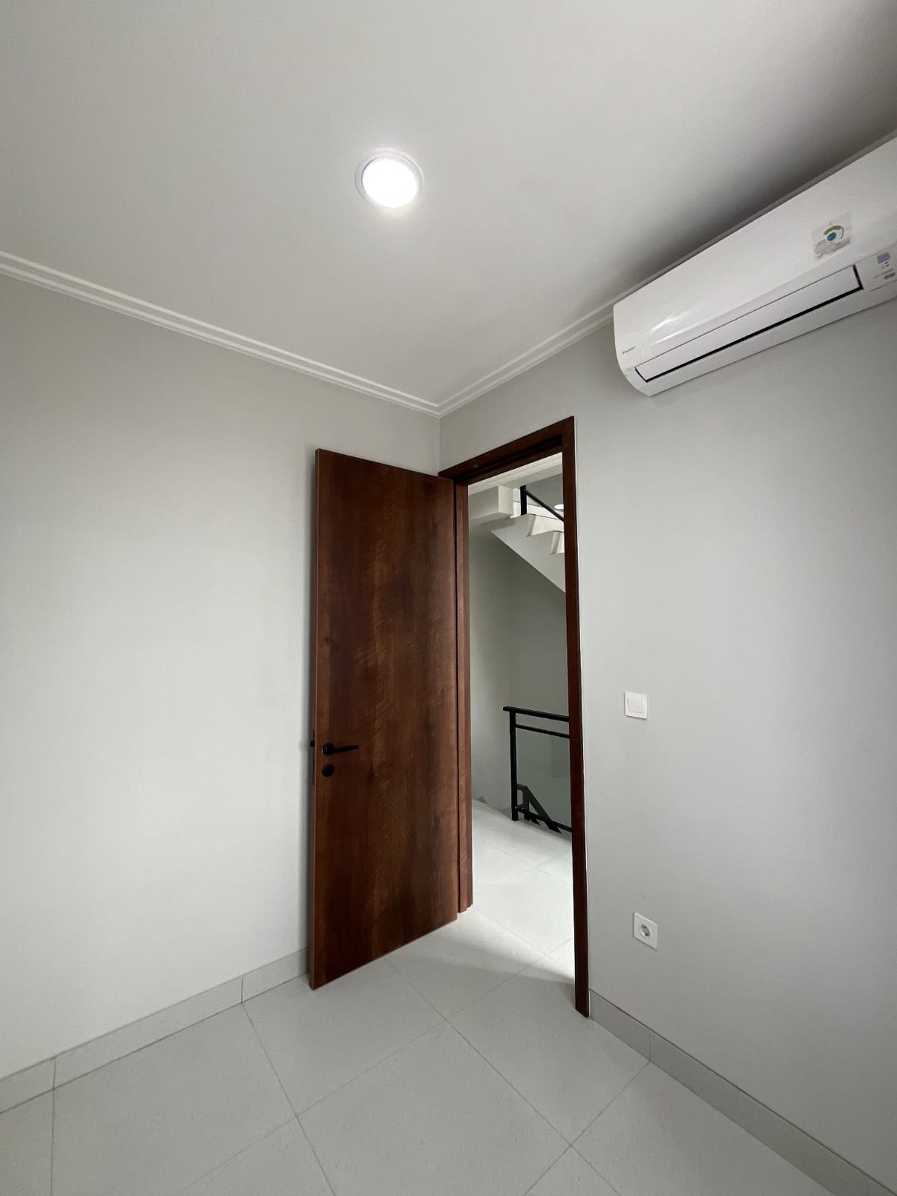 Disewakan Rumah Baru Full Furnished Siap Huni di Botany Garden Fatmawati City, Lokasi Hunian Mewah Terbaik di Fatmawati Jaksel.