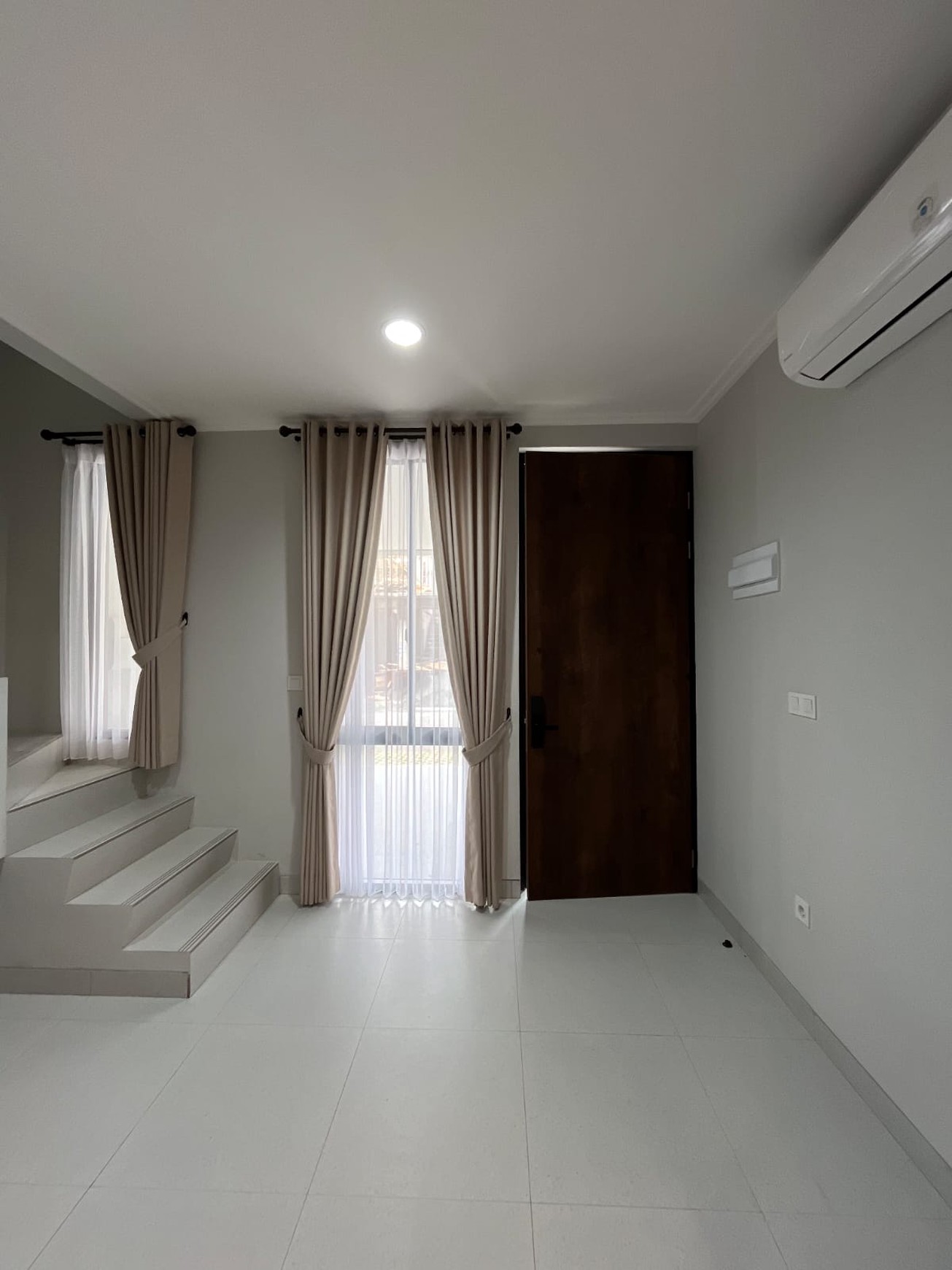Disewakan Rumah Baru Full Furnished Siap Huni di Botany Garden Fatmawati City, Lokasi Hunian Mewah Terbaik di Fatmawati Jaksel.