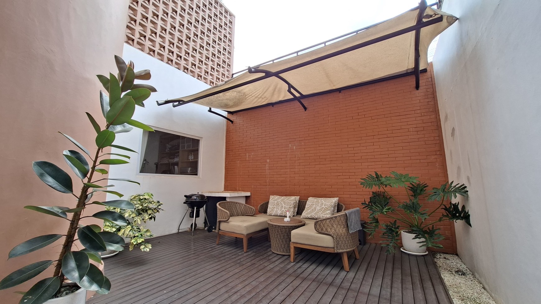 DIJUAL: Rumah Cantik Modern Minimalis di Warung Jati, Jatipadang, Jak-Sel