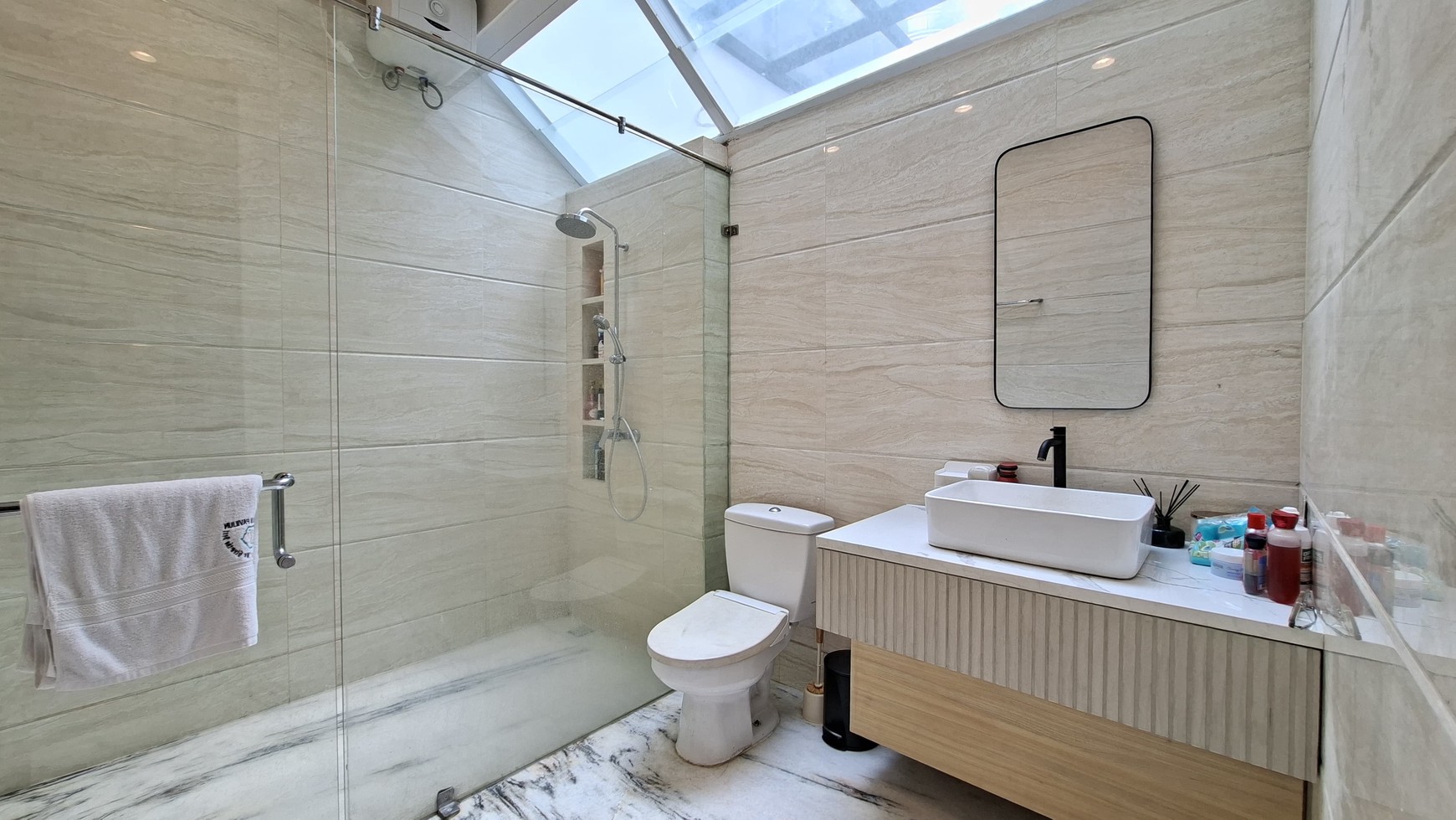 DIJUAL: Rumah Cantik Modern Minimalis di Warung Jati, Jatipadang, Jak-Sel