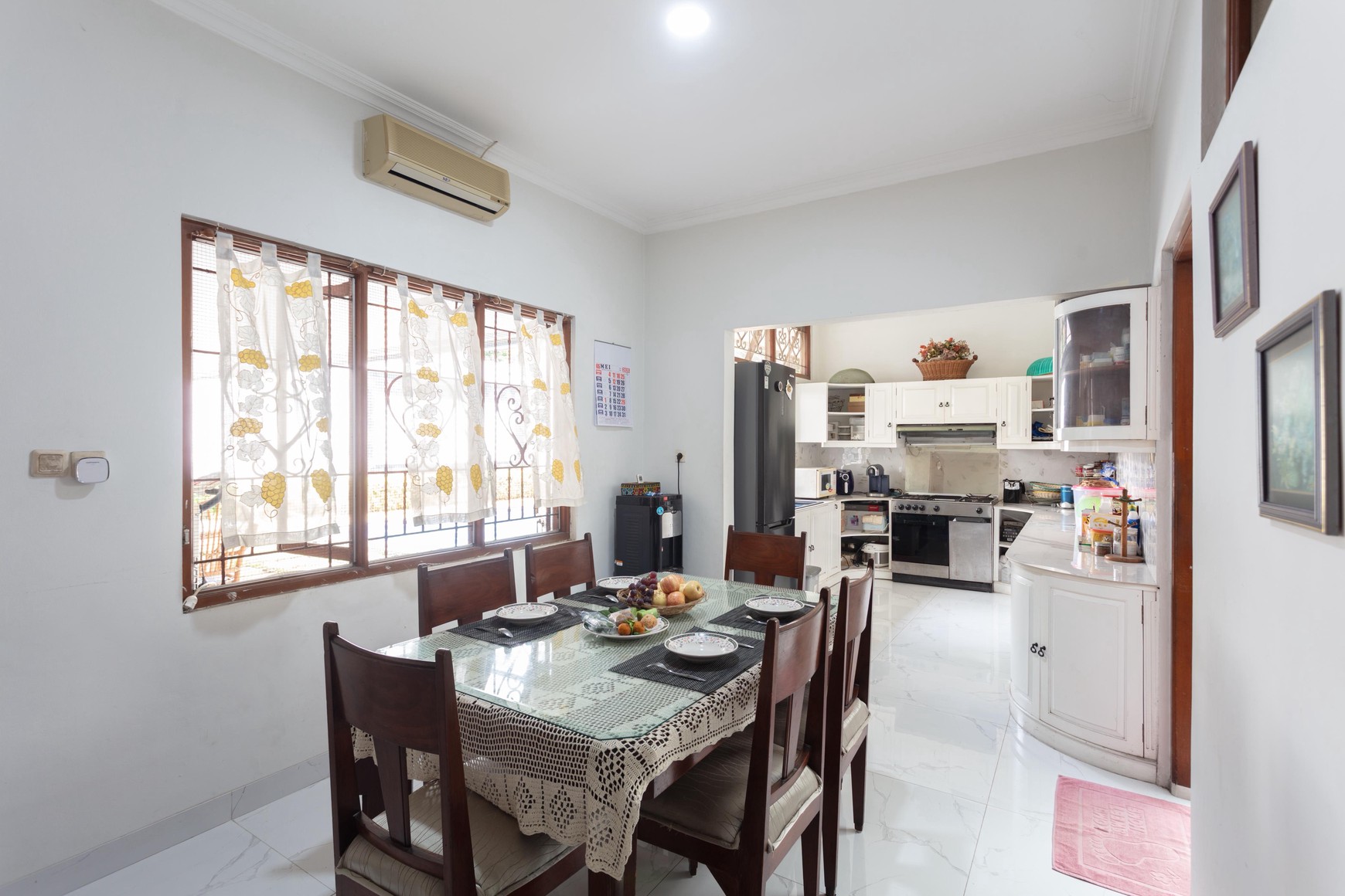 Rumah di Kebayoran Baru Jakarta Selatan Luas Semi Furnished 2 Lantai SHM