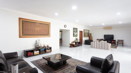 Rumah di Kebayoran Baru Jakarta Selatan Luas Semi Furnished 2 Lantai SHM