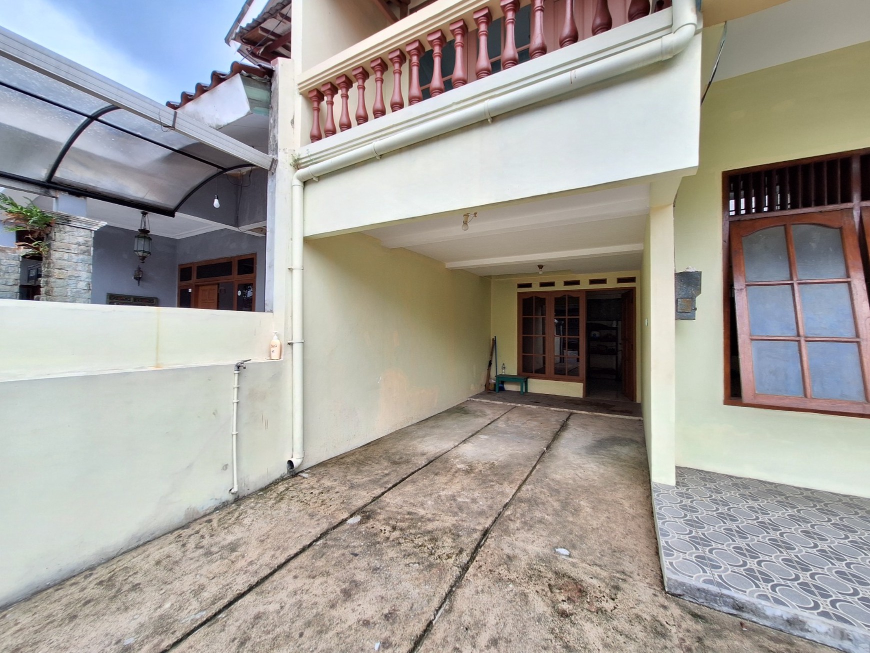 Bintaro taman mangu indah rumah 2 lantai dalam komplek