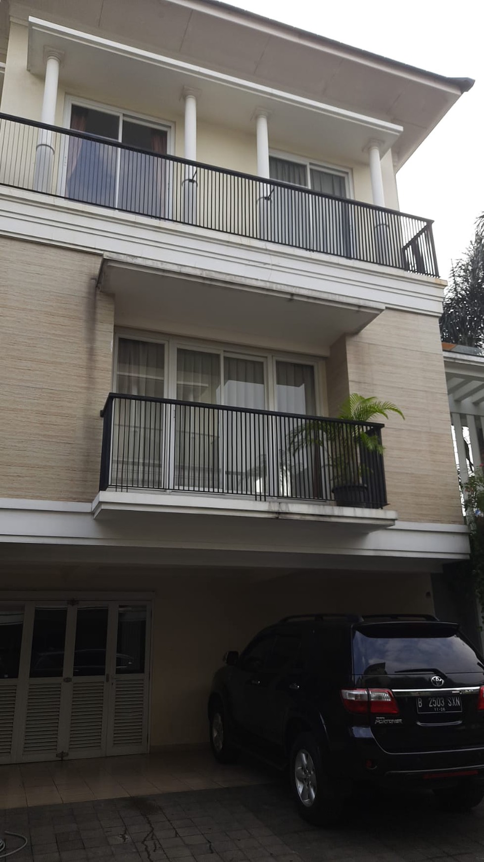 Rumah minimalis cluster pekayon pejaten barat jakarta selatan 