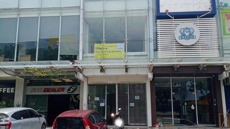 Ruko di Citraland Villa Taman Telaga Surabaya Barat, 3 Lantai, Siap Pakai