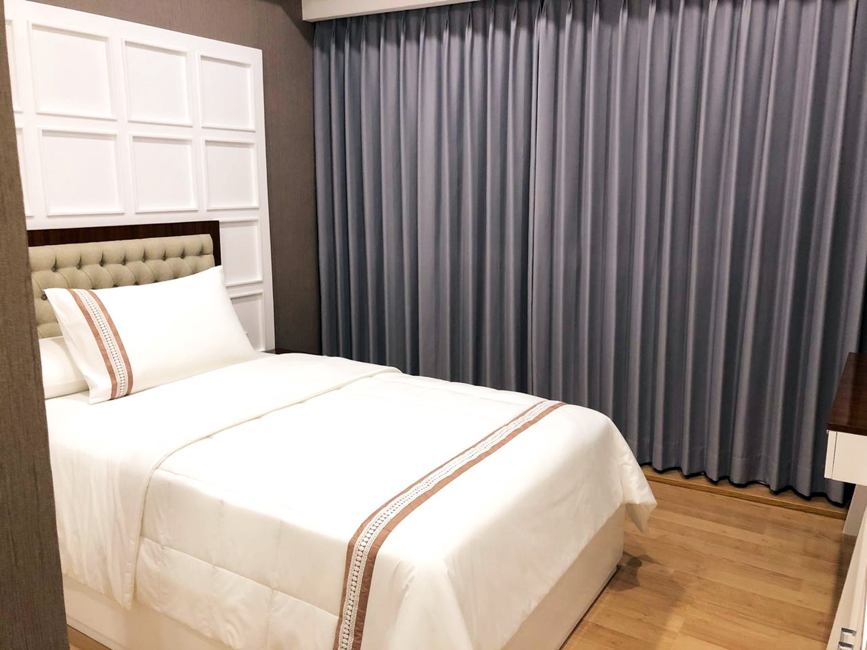 Apartemen The Peak Tunjungan Plaza 5 Surabaya, 3 BR, Hook, View Surabaya Barat, ada Lift Private... SIAP HUNI - CT -