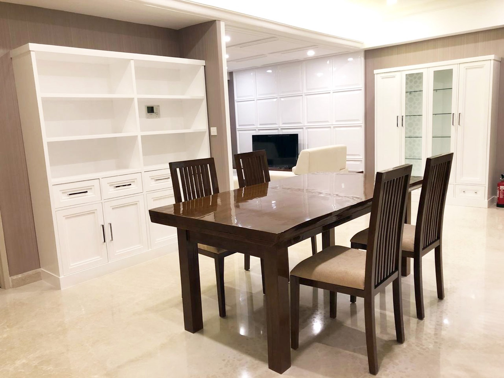 Apartemen The Peak Tunjungan Plaza 5 Surabaya, 3 BR, Hook, View Surabaya Barat, ada Lift Private... SIAP HUNI - CT -