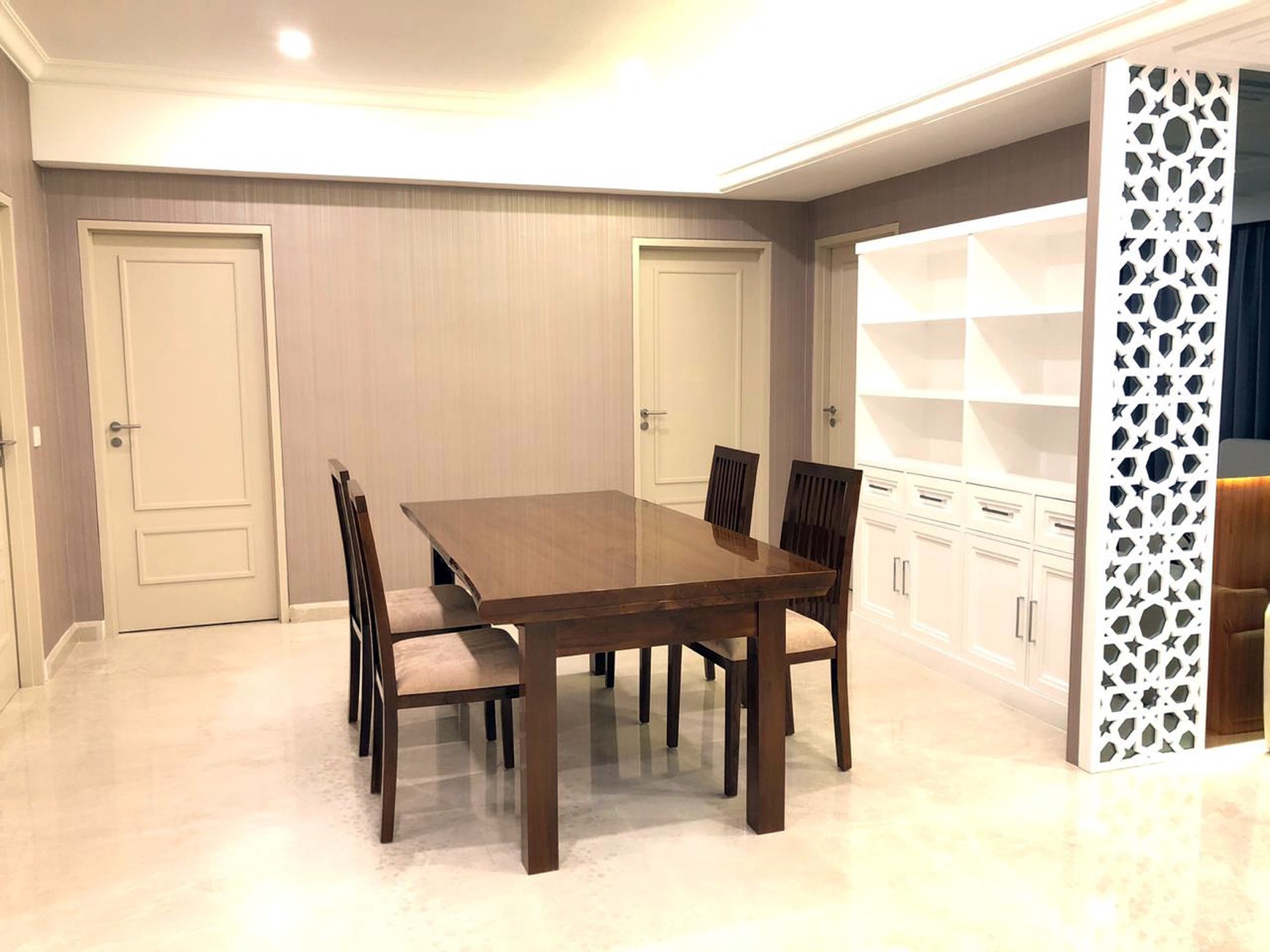 Apartemen The Peak Tunjungan Plaza 5 Surabaya, 3 BR, Hook, View Surabaya Barat, ada Lift Private... SIAP HUNI - CT -