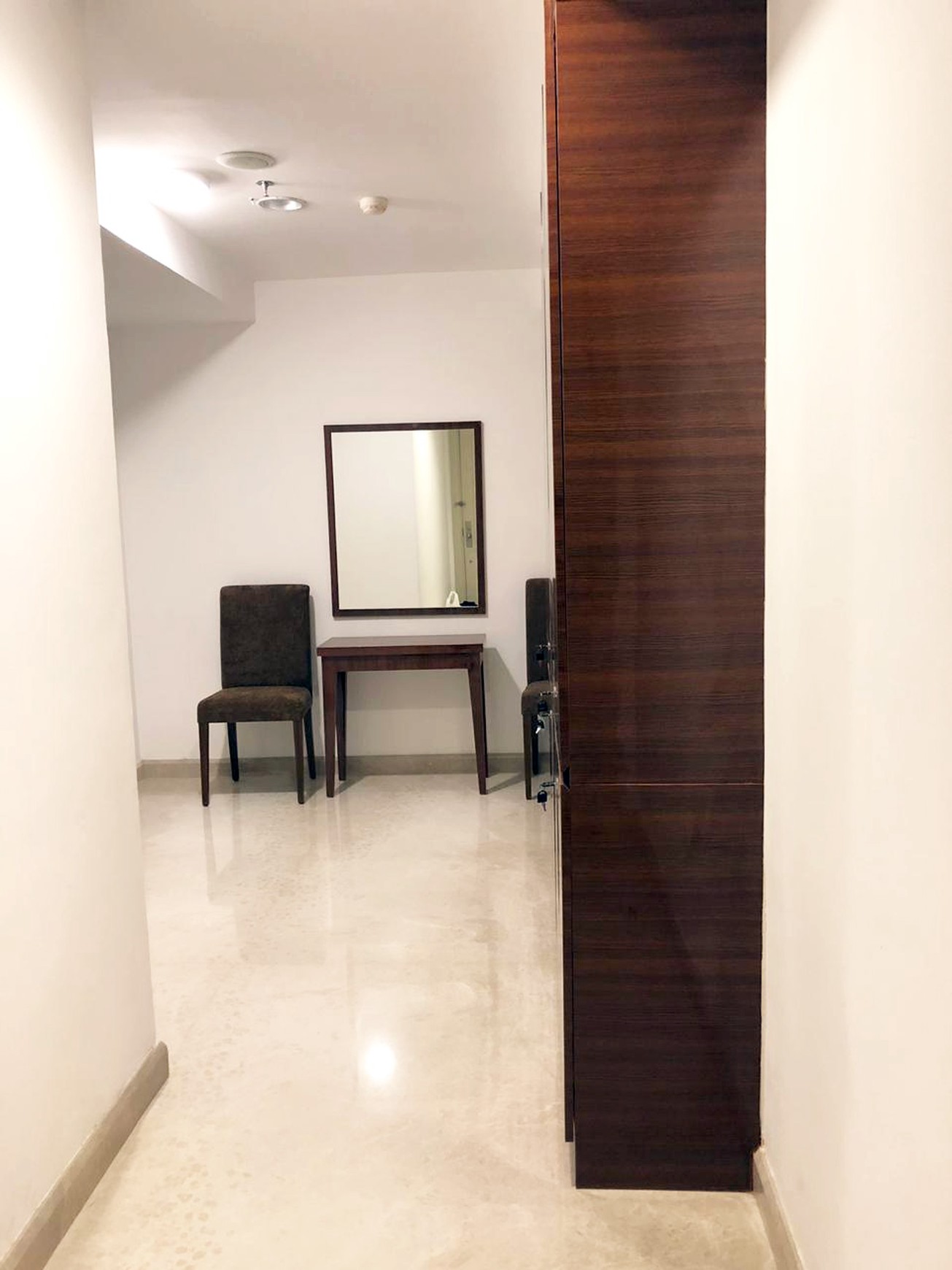 Apartemen The Peak Tunjungan Plaza 5 Surabaya, 3 BR, Hook, View Surabaya Barat, ada Lift Private... SIAP HUNI - CT -