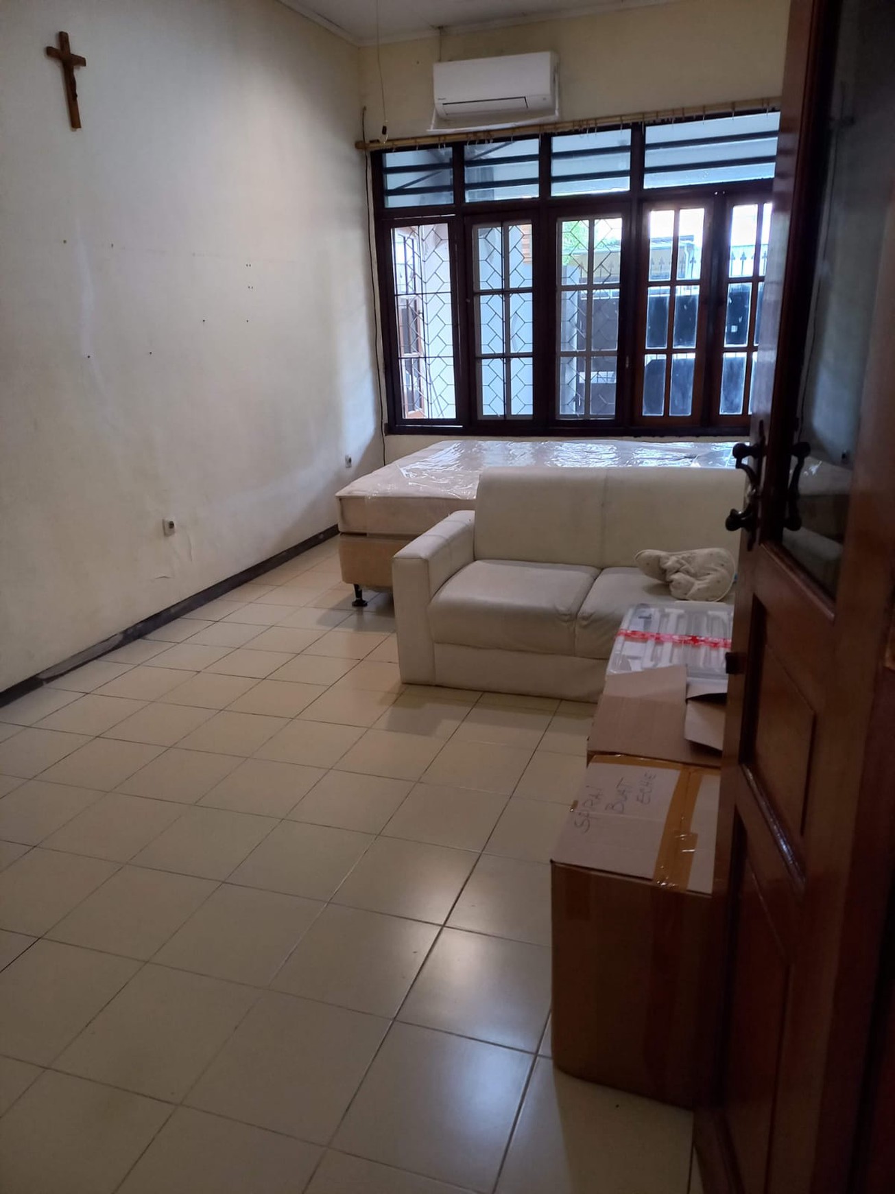 RUMAH IDAMAN di Surabaya Timur - Luas, Nyaman, Lokasi Strategis!
