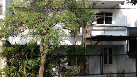 Disewakan Rumah 2 lantai di Raya Taman Darmo Permai Selatan Surabaya