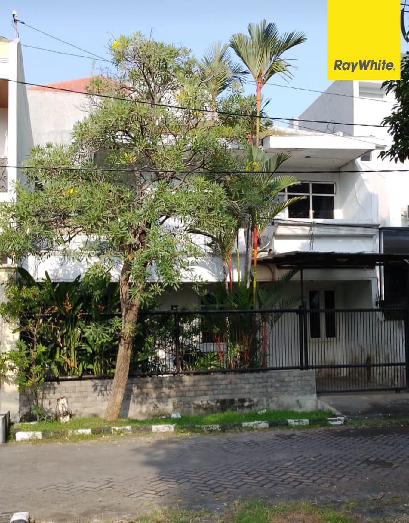 Disewakan Rumah 2 lantai di Raya Taman Darmo Permai Selatan Surabaya
