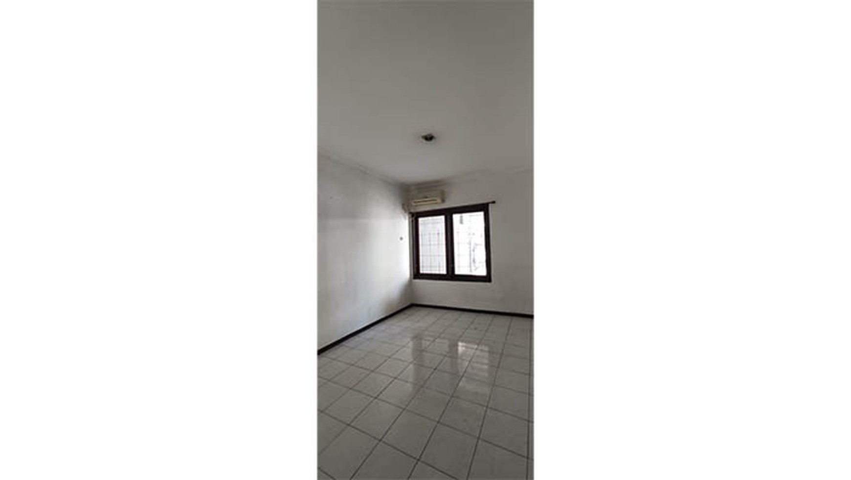 Rumah Janur Kuning, Kelapa Gading