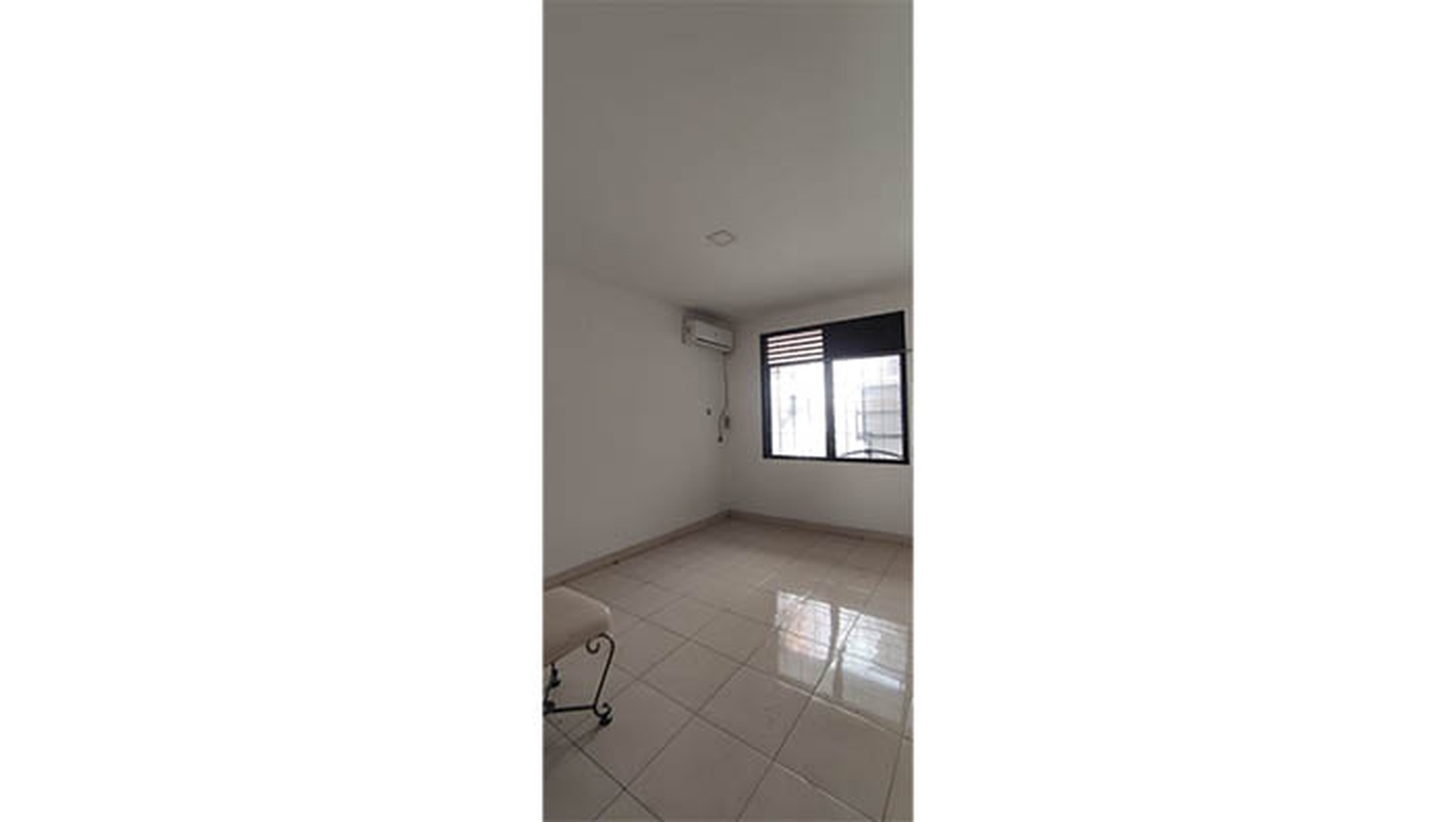 Rumah Janur Kuning, Kelapa Gading
