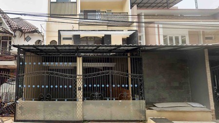 Rumah di Pelepah Elok Jl. Jl.Tanjung Lekong Kelapa Gading Jakarta, 3 Lantai, SIAP HUNI - CT -