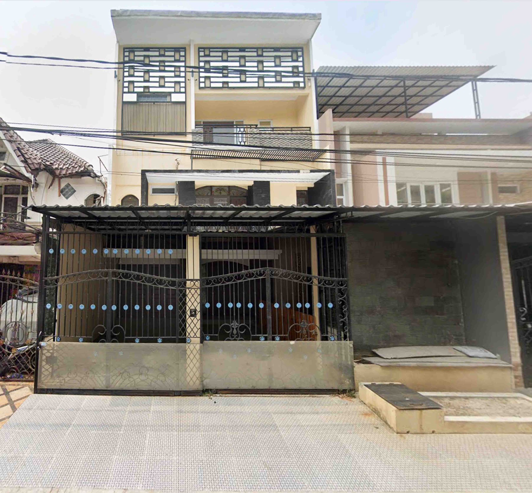 Rumah di Pelepah Elok Jl. Jl.Tanjung Lekong Kelapa Gading Jakarta, 3 Lantai, SIAP HUNI - CT -