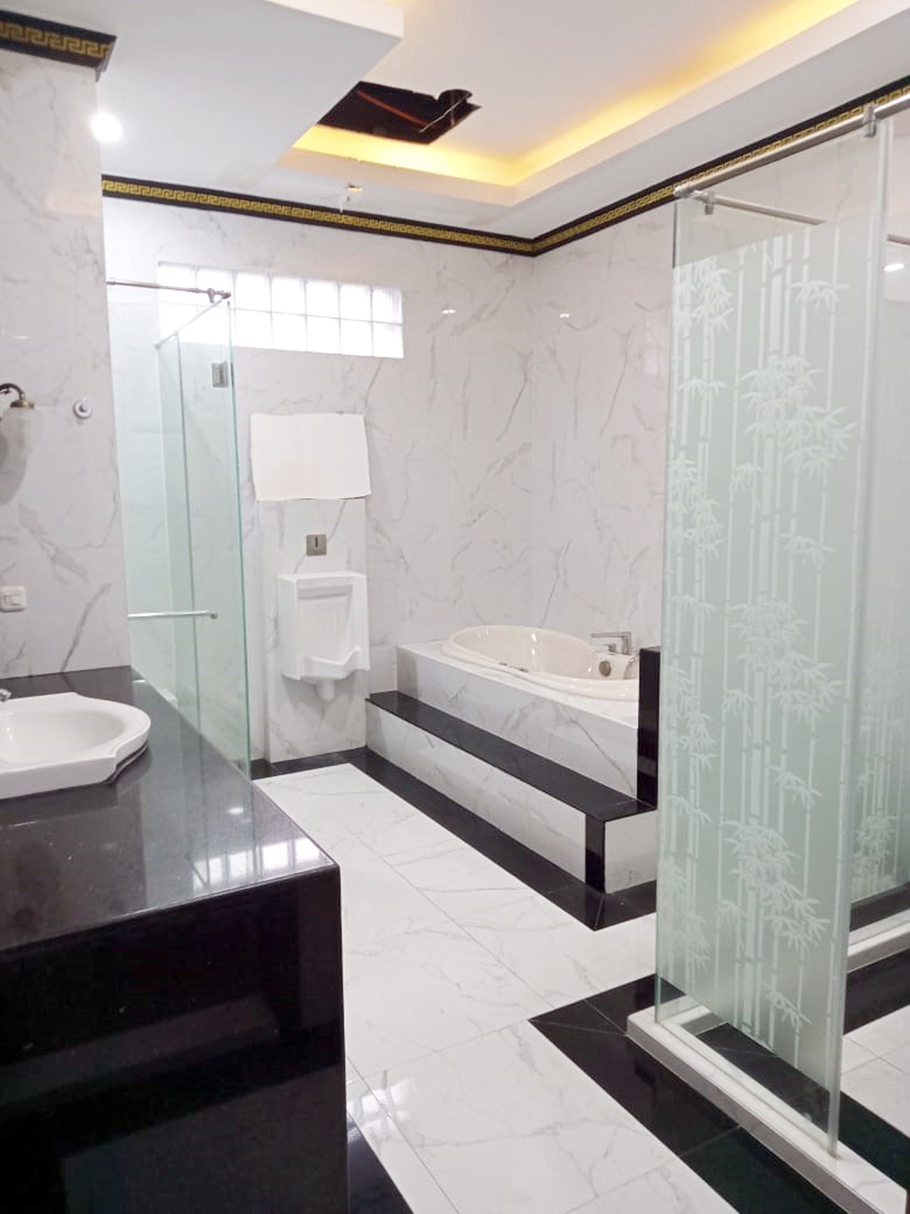 Rumah di Pelepah Elok Jl. Jl.Tanjung Lekong Kelapa Gading Jakarta, 3 Lantai, SIAP HUNI - CT -