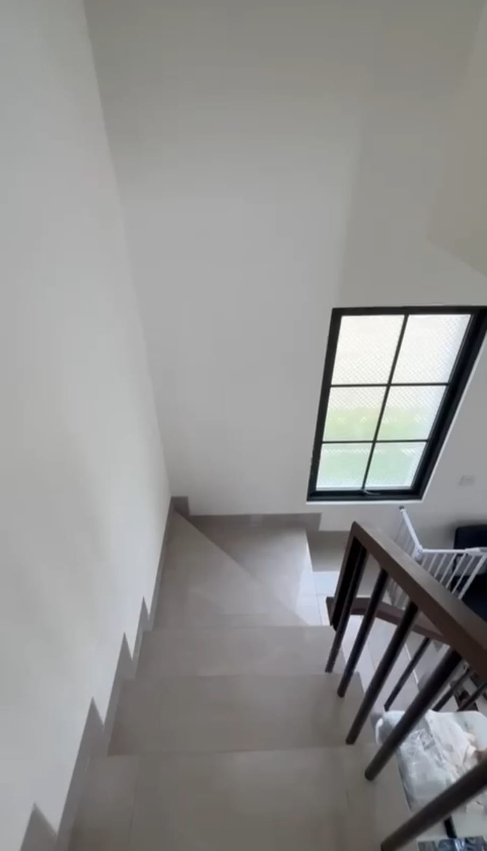 Rumah 2 Lantai Siap Huni Semi Furnished dengan Hunian Nyaman dan Asri @Ciputat