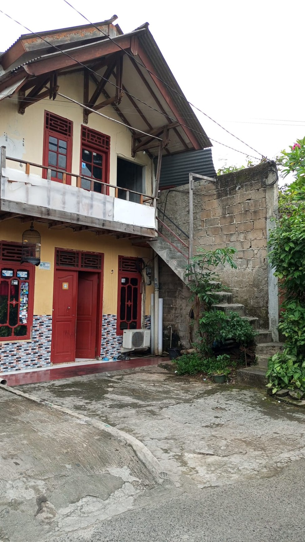 Rumah 2 Lantai hunian dan kost2an lokasi dekat dg jl RC Veteran Raya...