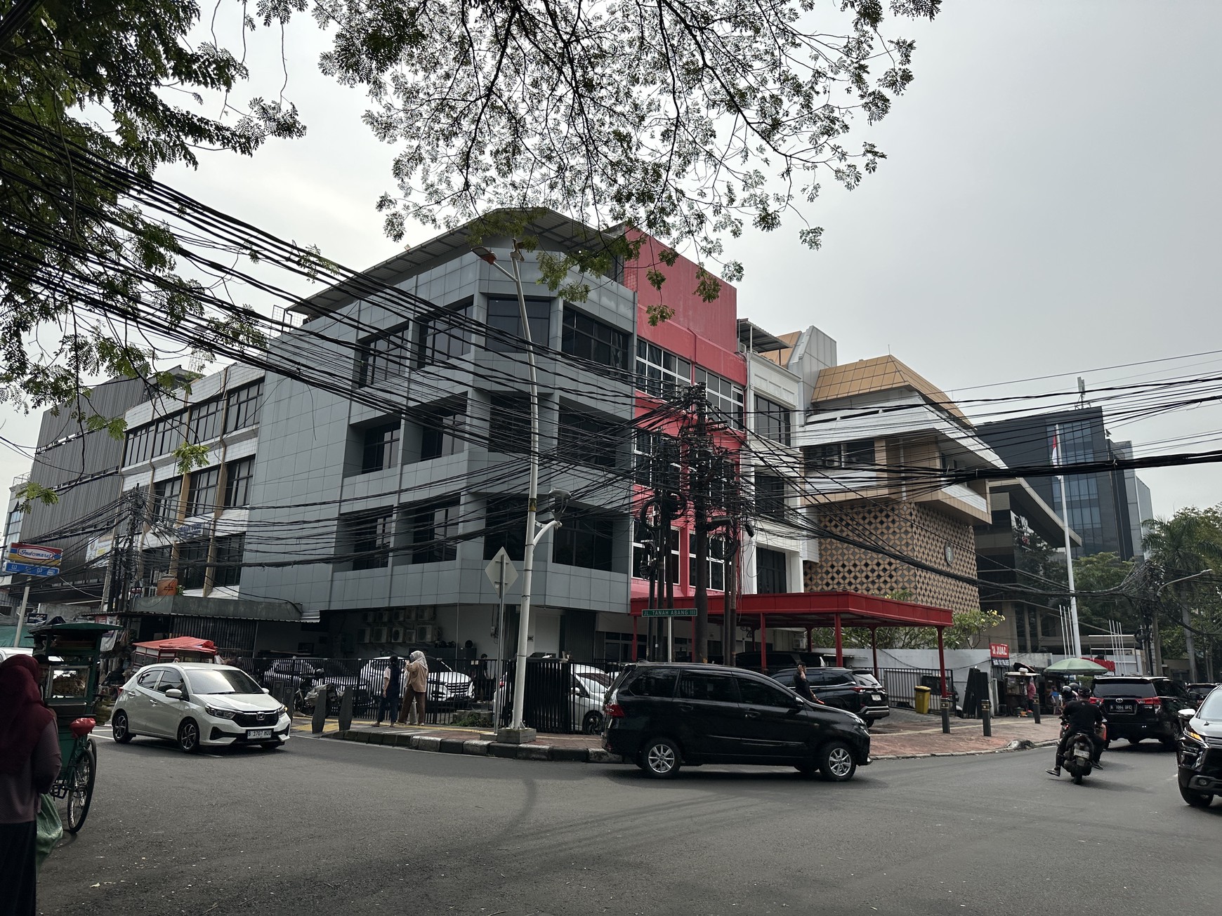 Dijual Gedung Ruko 4 Lantai Hook Strategis Dekat Monas