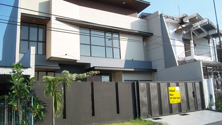 Rumah Baru Gress di Kertajaya Indah Timur Surabaya Timur, Minimalis, 2 Lantai, Siap Huni