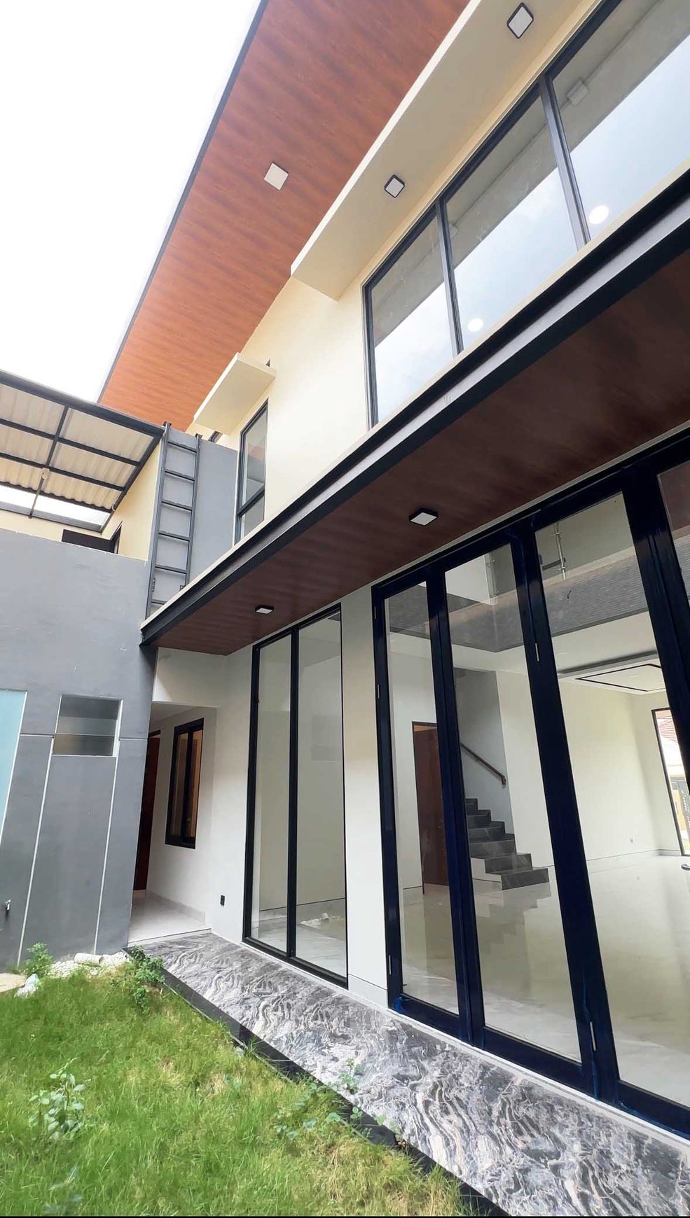 Rumah Baru Gress di Kertajaya Indah Timur Surabaya Timur, Minimalis, 2 Lantai, Siap Huni