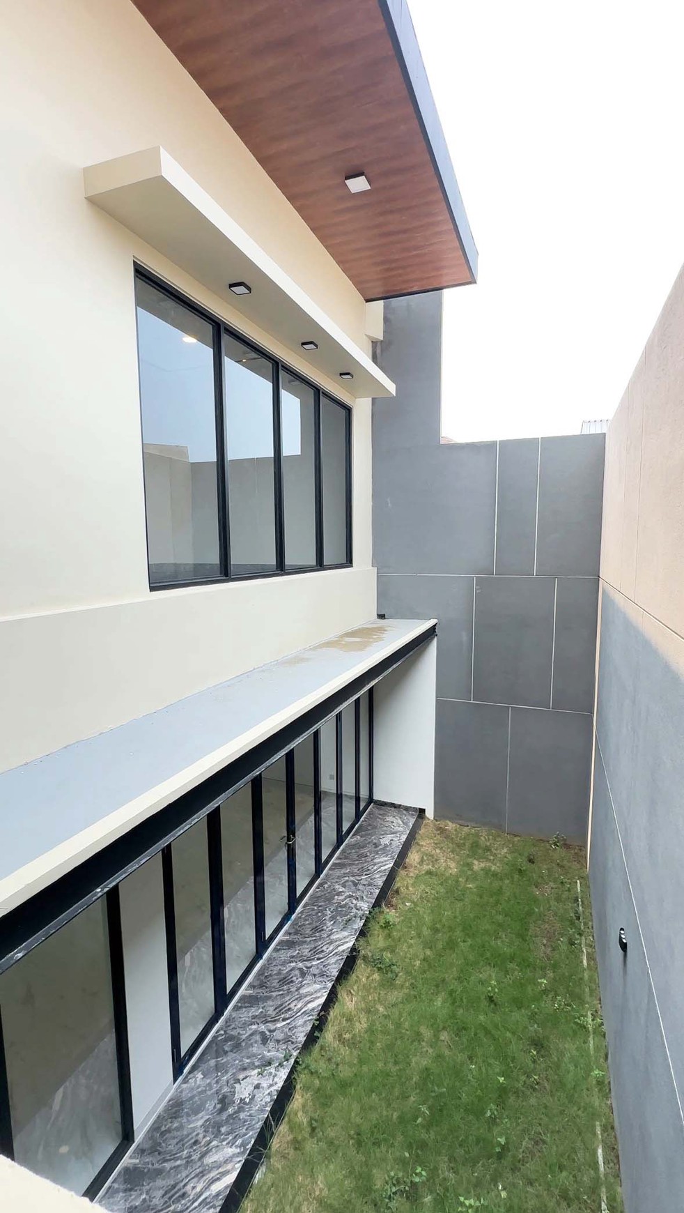 Rumah Baru Gress di Kertajaya Indah Timur Surabaya Timur, Minimalis, 2 Lantai, Siap Huni