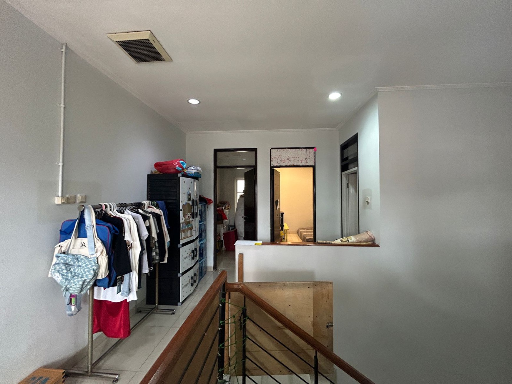 Dijual Rumah 3 Lantai di Tomang Hero Jakarta Barat