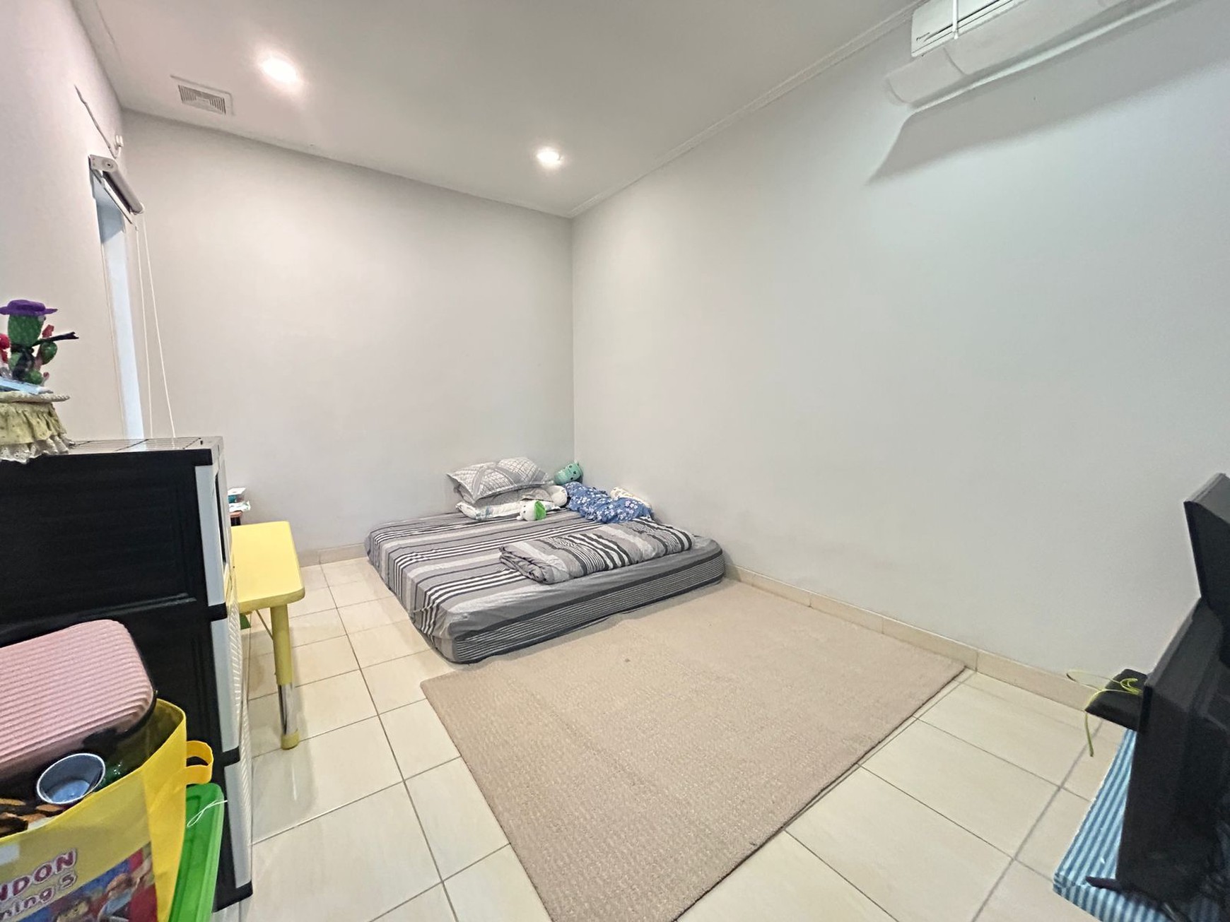 Dijual Rumah 3 Lantai di Tomang Hero Jakarta Barat