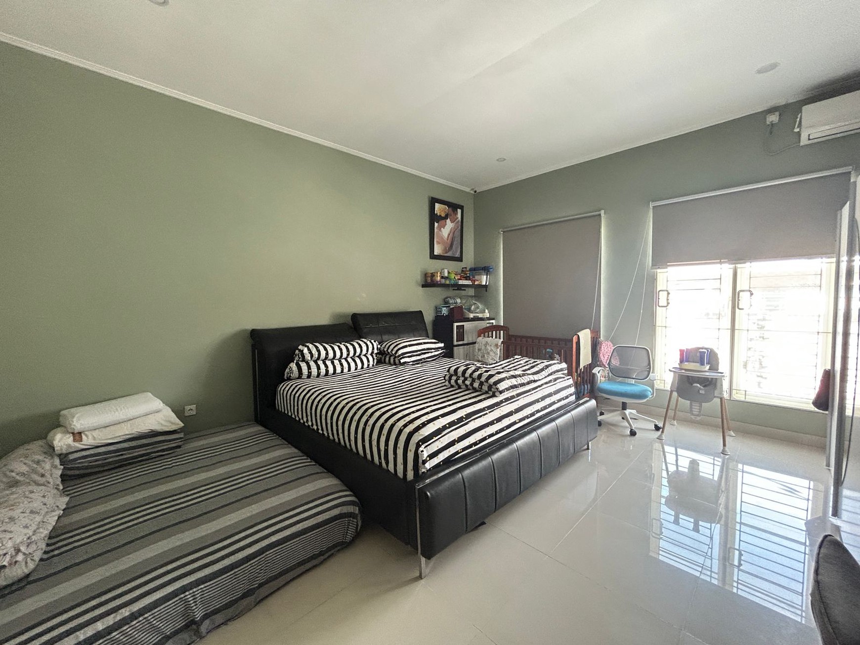 Dijual Rumah 3 Lantai di Tomang Hero Jakarta Barat