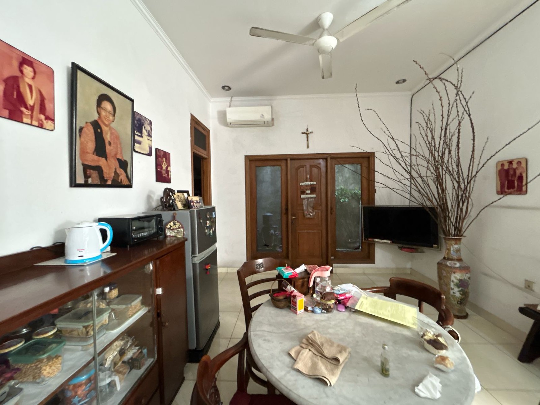 Dijual Rumah 2 Lantai di Tomang Hero Jakarta Barat