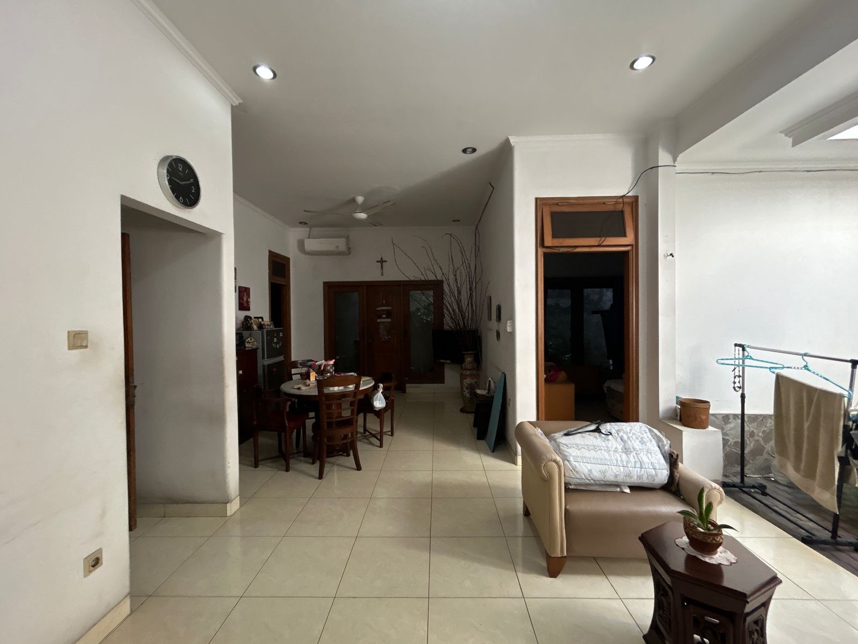 Dijual Rumah 2 Lantai di Tomang Hero Jakarta Barat