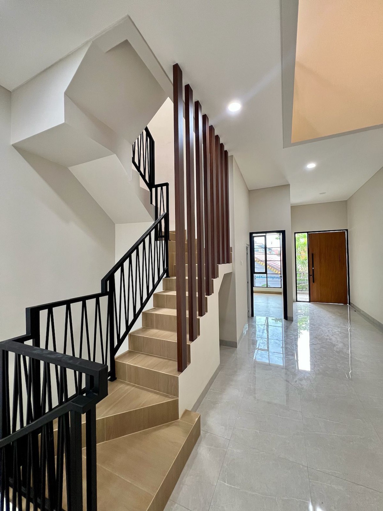 Dijual Rumah Siap Huni 3 Lantai di Jatipulo Tomang Jakarta Barat