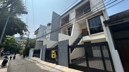 Dijual Rumah Siap Huni 3 Lantai di Jatipulo Tomang Jakarta Barat