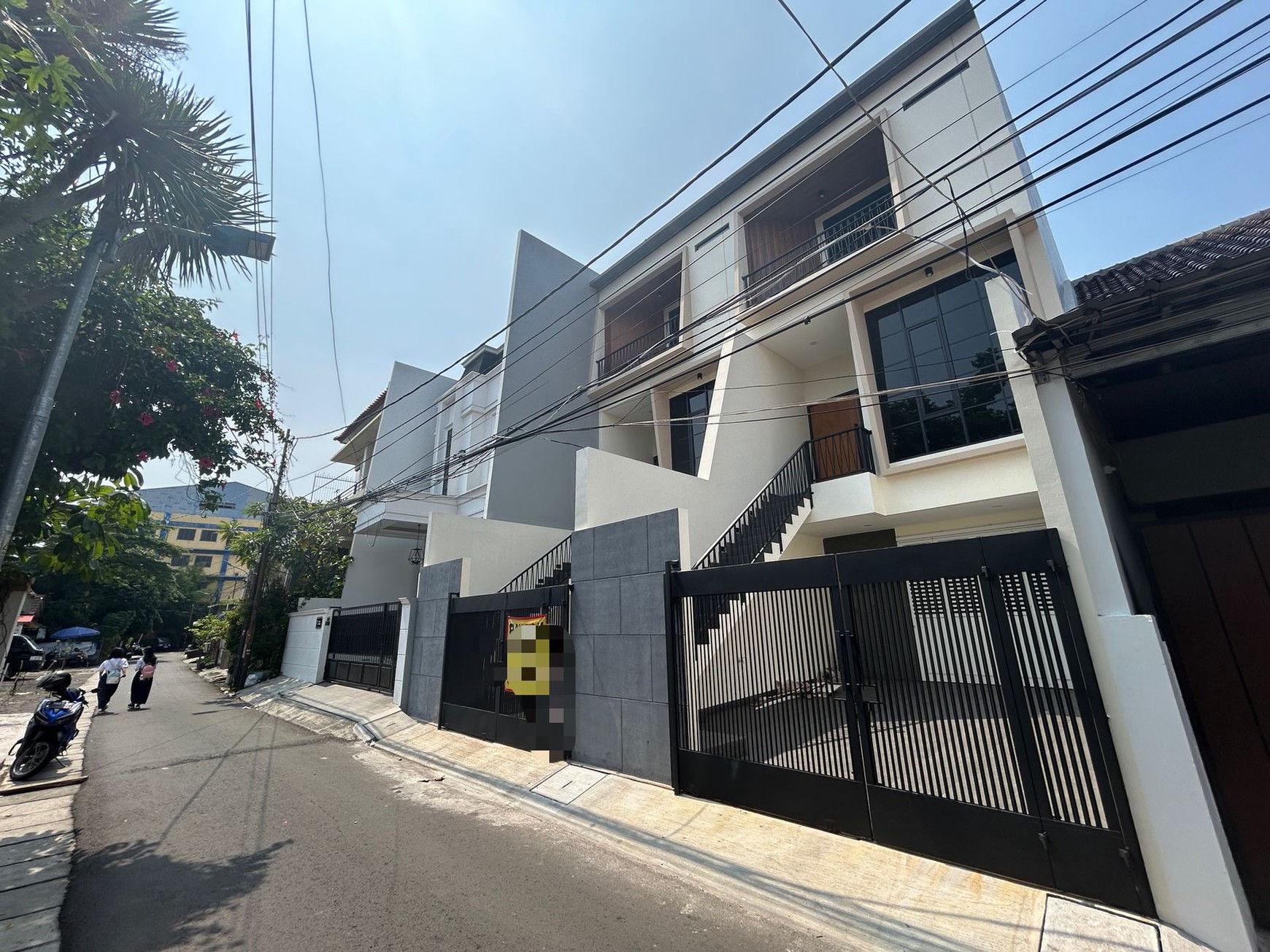 Dijual Rumah Siap Huni 3 Lantai di Jatipulo Tomang Jakarta Barat