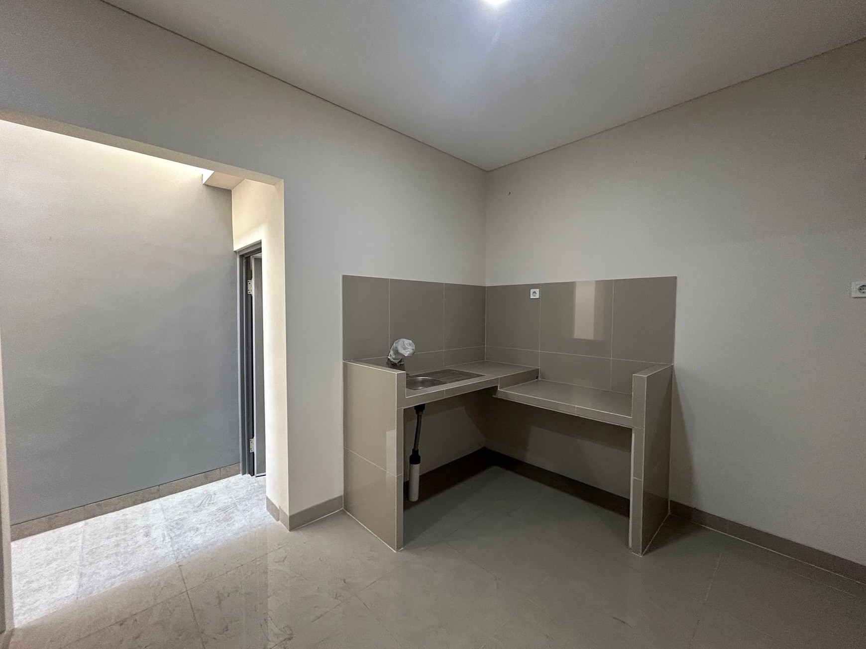 Dijual Rumah Siap Huni 3 Lantai di Jatipulo Tomang Jakarta Barat