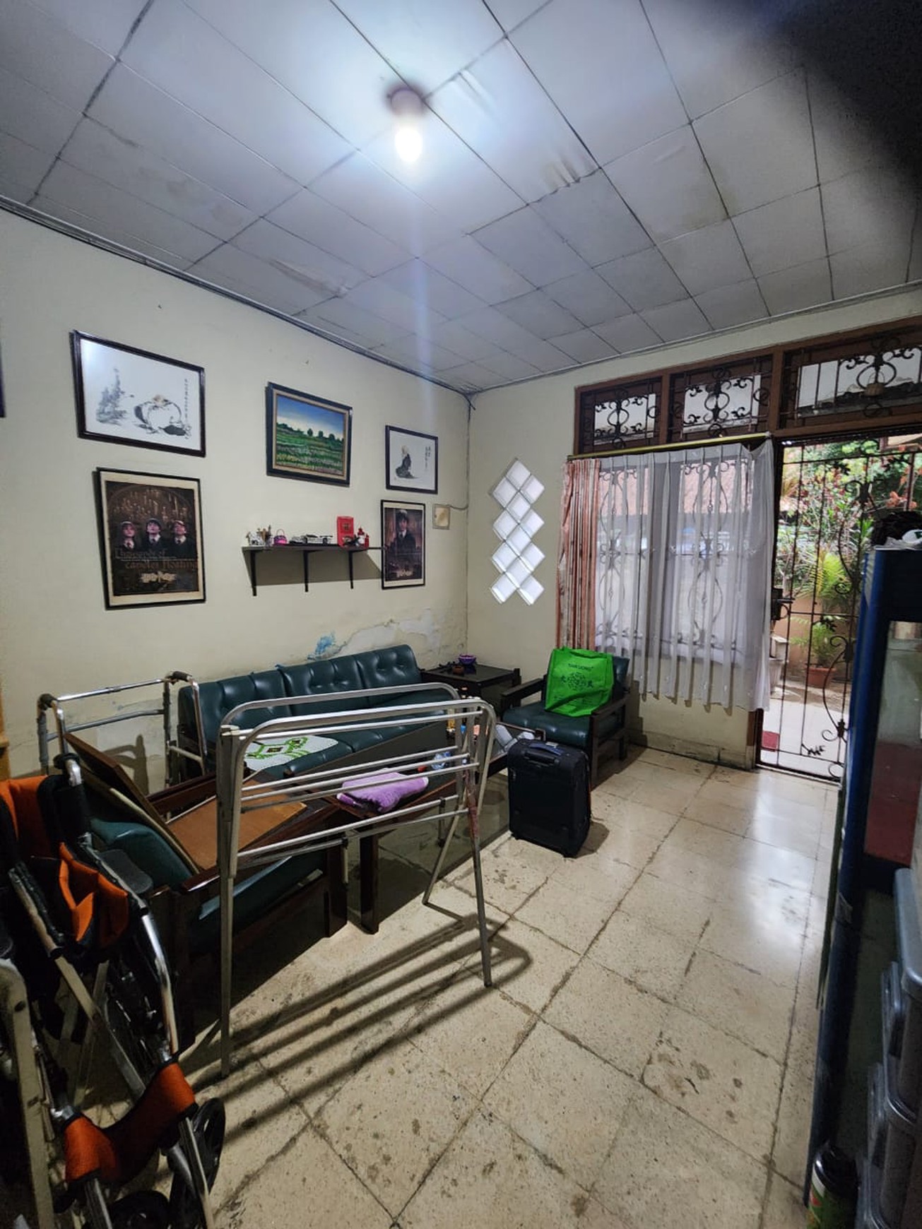 Dijual Rumah Tua HItung Tanah di Krukut Taman Sari