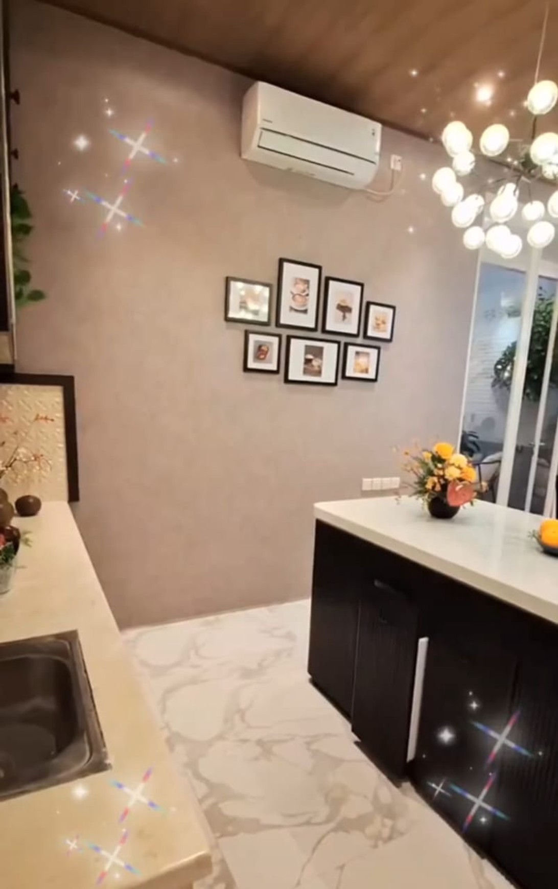 Dijual murah Rumah Full Furnished di RITZ EMBASSY PAKUWON INDAH SURABAYA BARAT