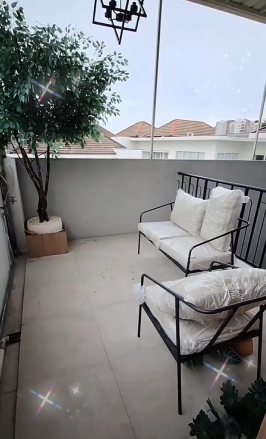 Dijual murah Rumah Full Furnished di RITZ EMBASSY PAKUWON INDAH SURABAYA BARAT
