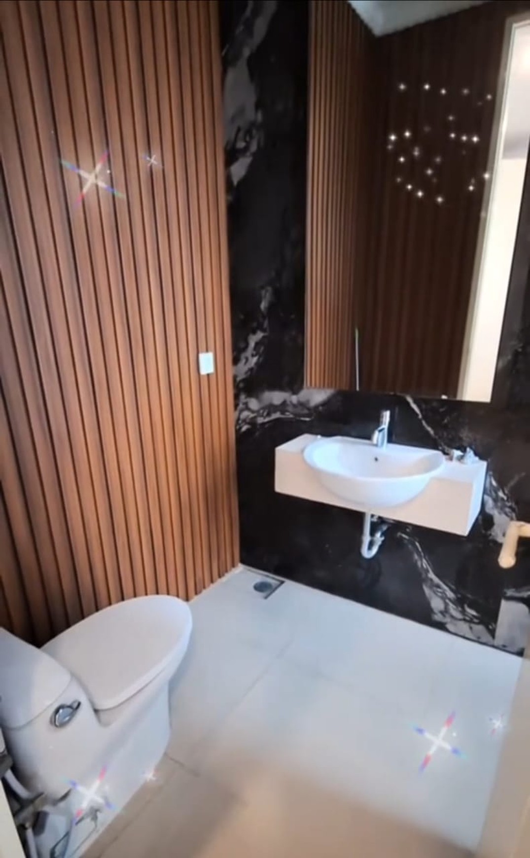 Dijual murah Rumah Full Furnished di RITZ EMBASSY PAKUWON INDAH SURABAYA BARAT