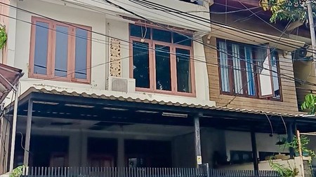 Rumah di Jakarta Selatan 2 Lantai Siap Huni dengan Hunian Nyaman dan Asri sudah SHM